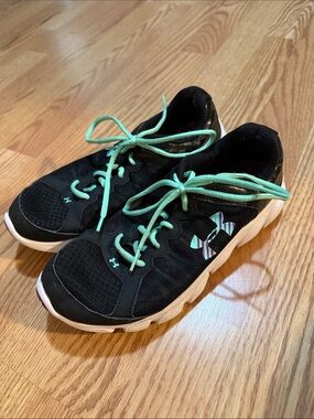 Under Armour Black Sneakers with Mint Laces